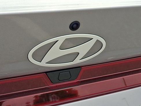Used 2024 Hyundai Elantra SEL FWD image 31
