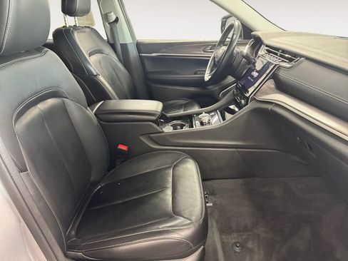 Used 2022 Jeep Grand Cherokee L Limited w/ Black Appearance Package AWD/4WD image 4