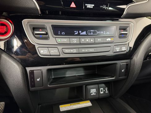 Certified 2022 Honda Ridgeline Black Edition image 16