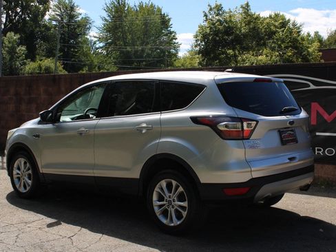 Used 2017 Ford Escape SE image 3