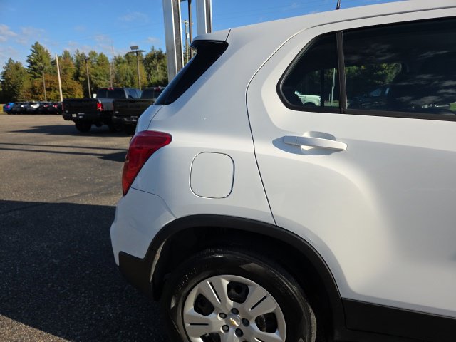 Used 2017 Chevrolet Trax LS FWD image 27