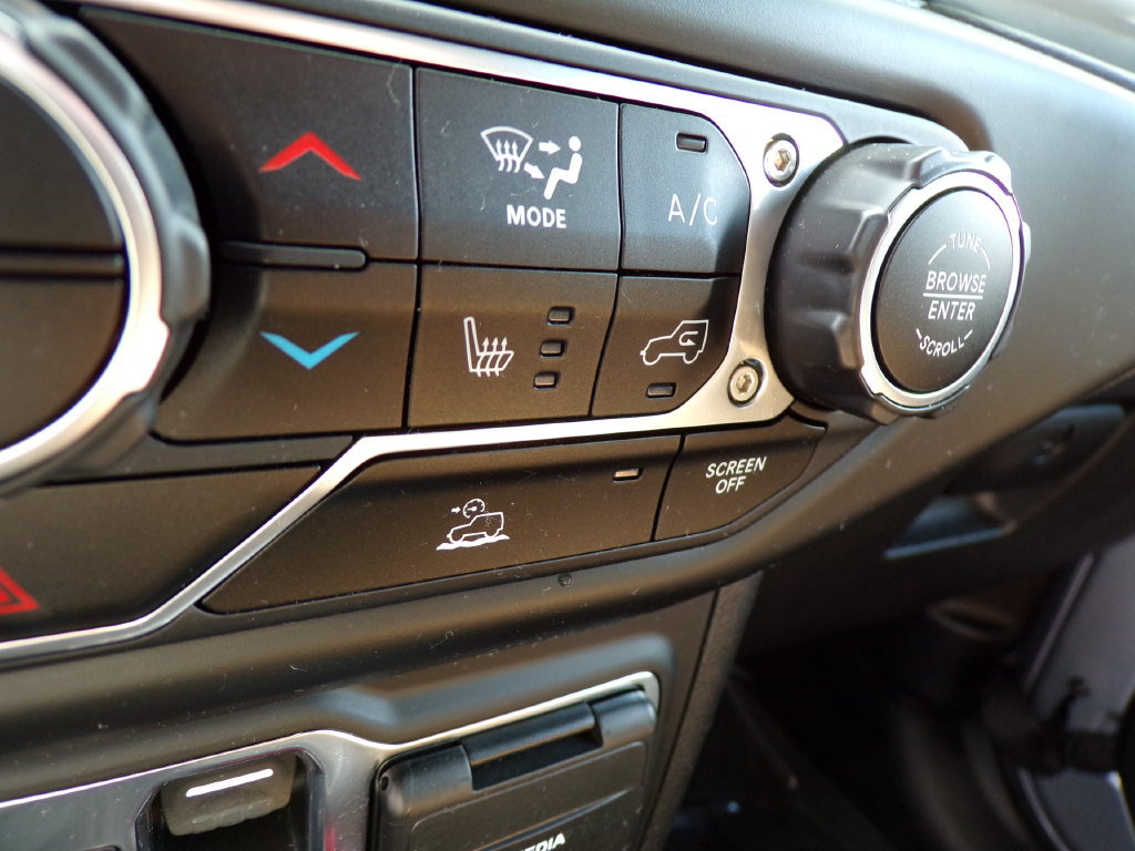 Used 2021 Jeep Wrangler Unlimited Sahara AWD/4WD image 22