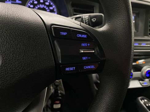 Used 2019 Hyundai Elantra SE w/ Cargo Package image 17