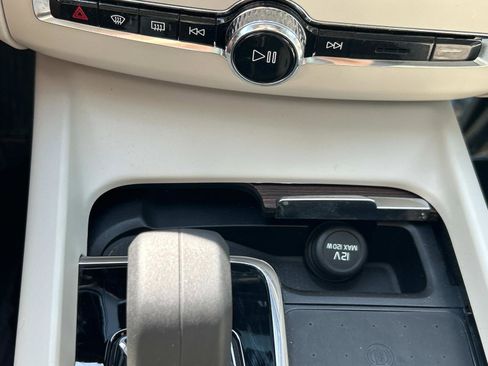 Certified 2022 Volvo XC60 B5 Momentum w/ Advanced Package image 26