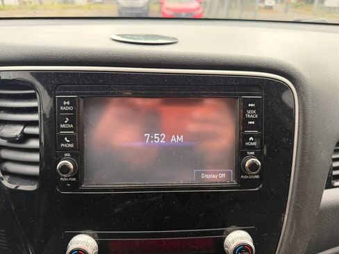 Used 2020 Mitsubishi Outlander ES FWD image 17