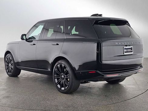 Used 2023 Land Rover Range Rover SE image 3