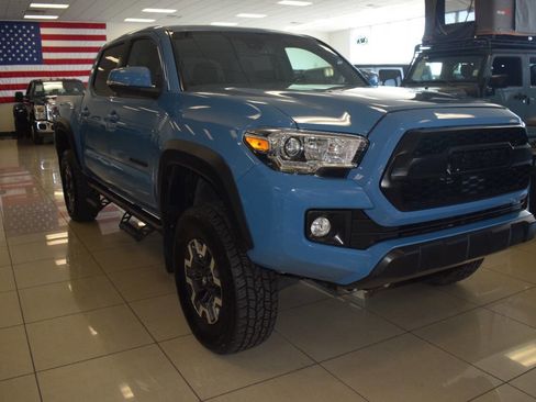 Used 2019 Toyota Tacoma TRD Off-Road w/ Technology Package AWD/4WD image 9