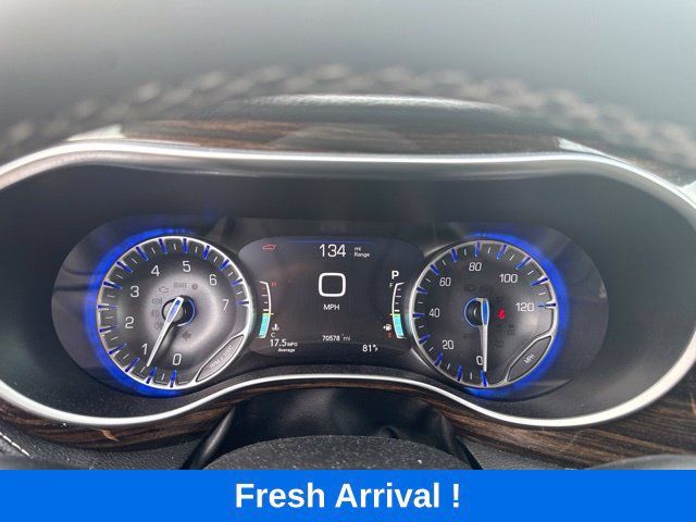 Used 2023 Chrysler Pacifica Limited FWD image 6