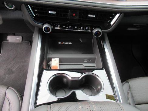 New 2025 Chevrolet Suburban High Country image 21