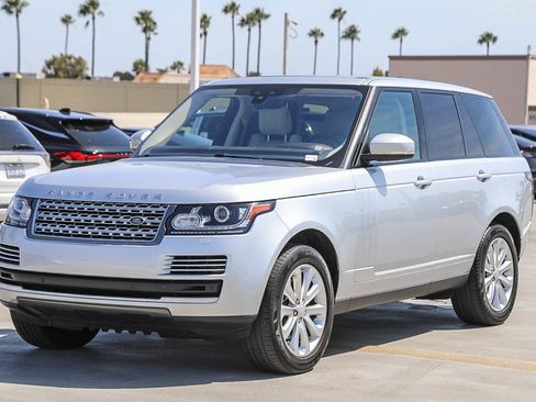 Used 2017 Land Rover Range Rover HSE AWD/4WD image 3