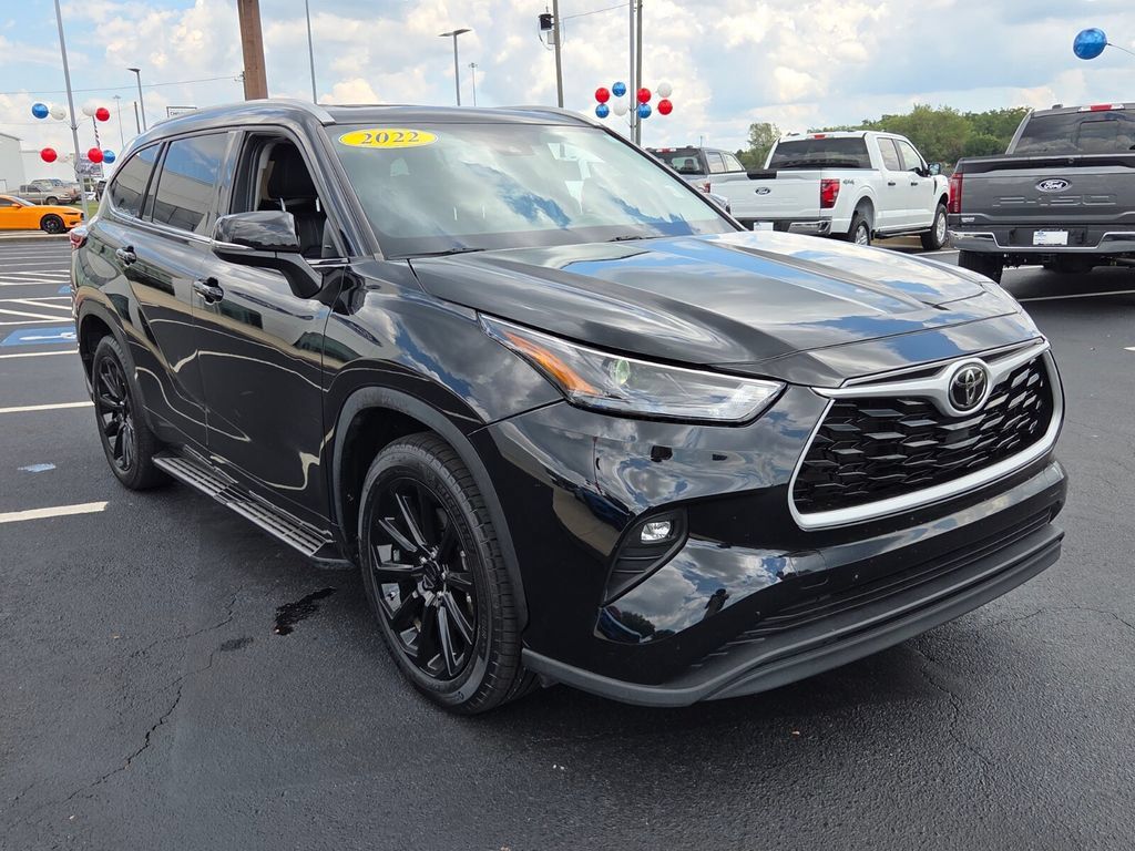 Used 2022 Toyota Highlander XLE FWD image 26