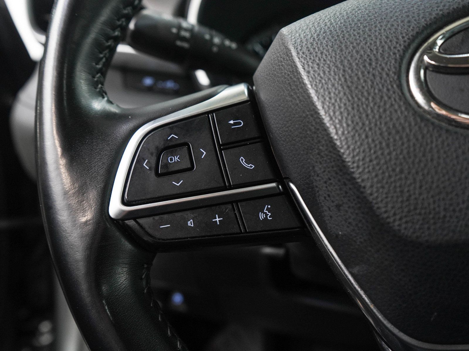 Used 2020 Toyota Highlander XLE AWD/4WD image 26