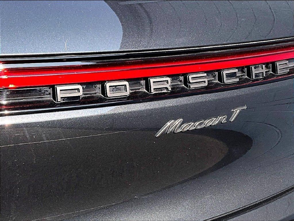 Certified 2023 Porsche Macan Turbo AWD/4WD image 13