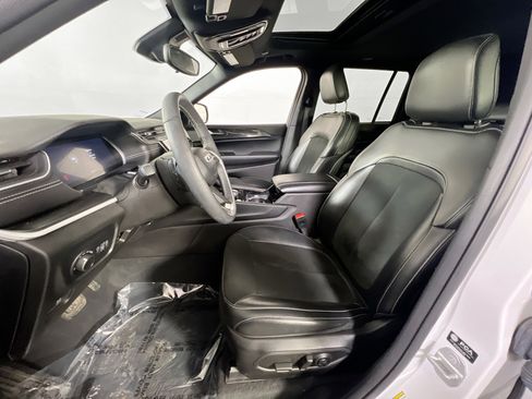 Used 2023 Jeep Grand Cherokee Altitude image 20