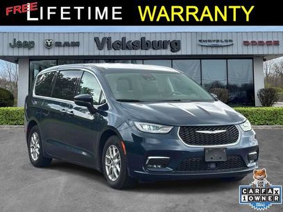 Used 2023 Chrysler Pacifica Touring-L