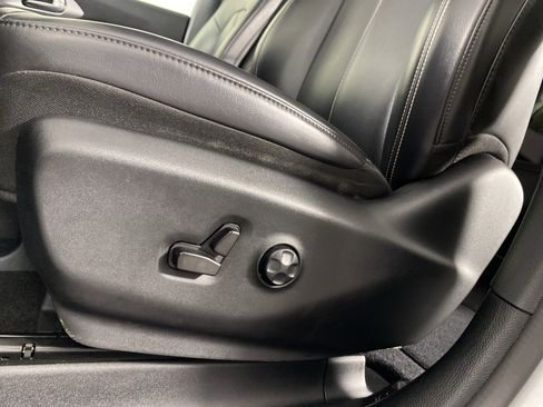 Used 2023 Chrysler Pacifica Touring-L w/ Uconnect Theater Family Group AWD/4WD image 18