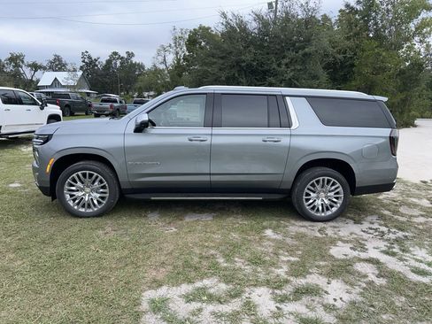 New 2026 Chevrolet Suburban Premier w/ Sun And Tow Package image 2