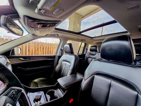 Used 2024 Jeep Grand Cherokee Limited w/ Black Appearance Package image 26