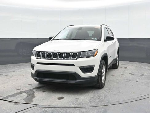 Used 2020 Jeep Compass Sport w/ Tech Group FWD image 5