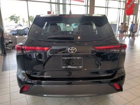 Used 2021 Toyota Highlander Limited FWD image 5