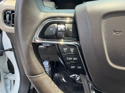Used 2023 Lincoln Nautilus Reserve AWD/4WD image 17