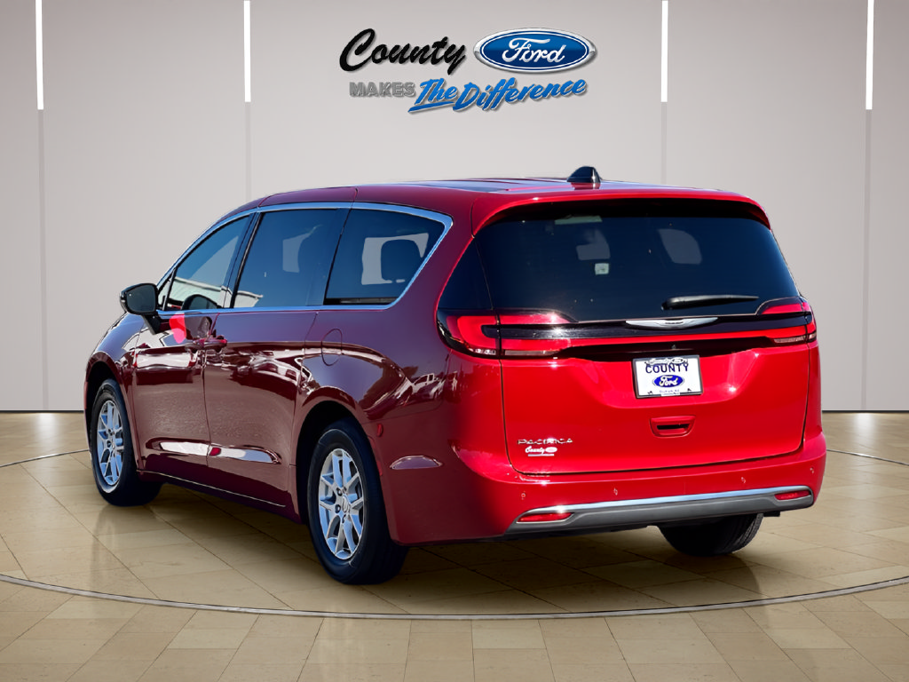 Used 2025 Chrysler Pacifica Select FWD image 7