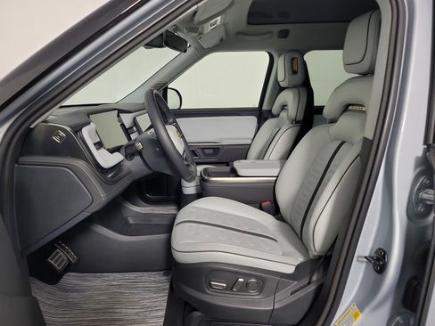 Used 2024 Rivian R1S Adventure image 20