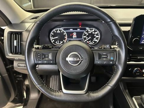Used 2024 Nissan Pathfinder SL AWD/4WD image 25