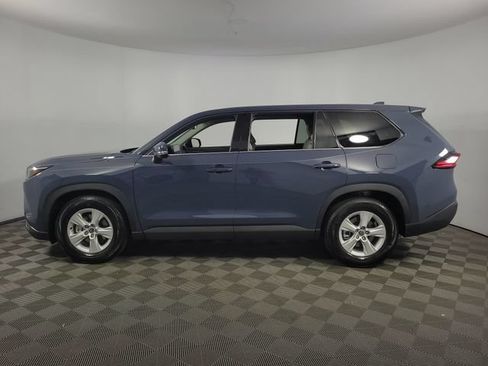 Used 2025 Toyota Grand Highlander FWD image 4