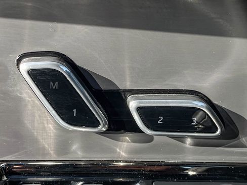 Used 2023 Land Rover Range Rover Sport SE image 42