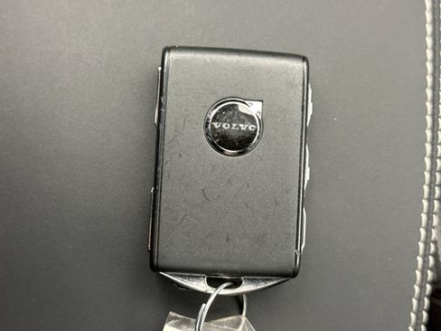 Used 2025 Volvo XC40 B5 Plus AWD/4WD image 25