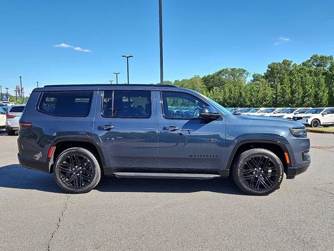 Used 2023 Jeep Wagoneer Series II AWD/4WD image 8