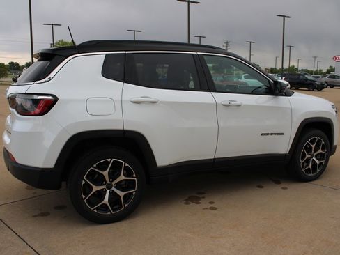 Used 2025 Jeep Compass Limited AWD/4WD image 5