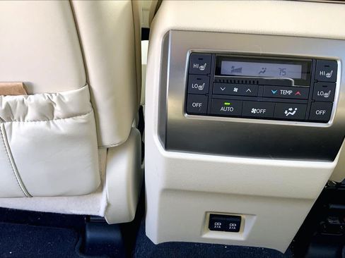 Used 2023 Lexus GX 460 Premium AWD/4WD image 33