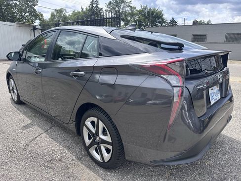 Used 2017 Toyota Prius Three Touring FWD image 5