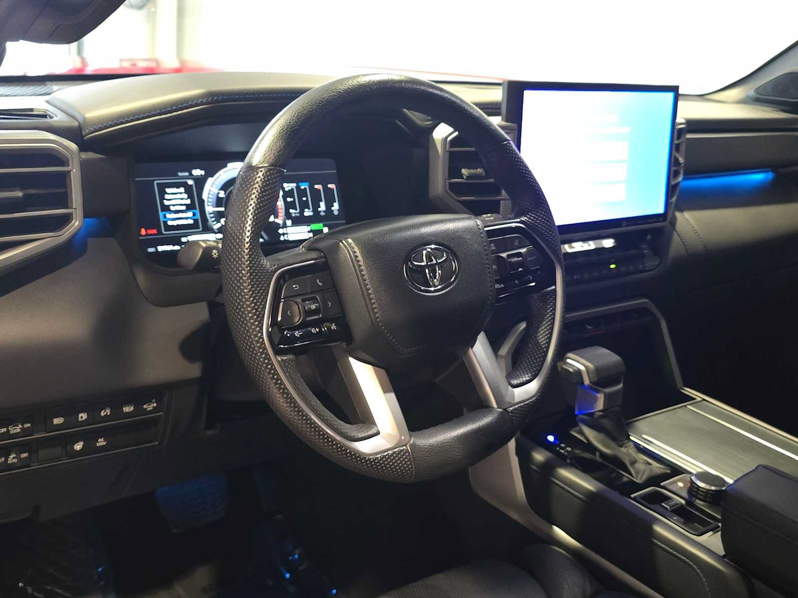 Used 2024 Toyota Sequoia Platinum AWD/4WD image 4