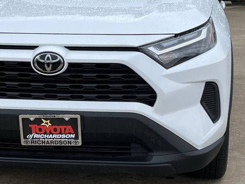 Used 2025 Toyota RAV4 LE AWD/4WD image 8