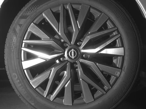 Used 2025 Nissan Altima 2.5 SV FWD image 15