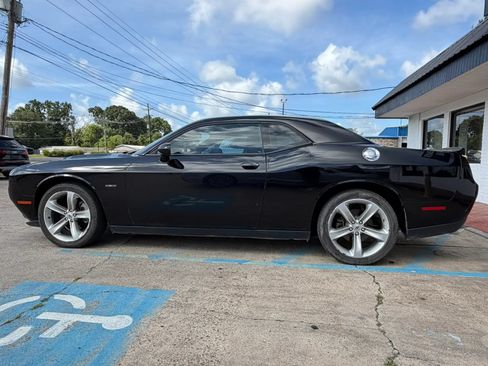 Used 2018 Dodge Challenger R/T RWD image 5