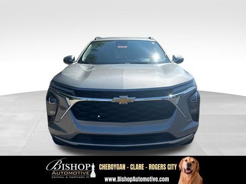 Used 2025 Chevrolet Trax LT FWD image 14