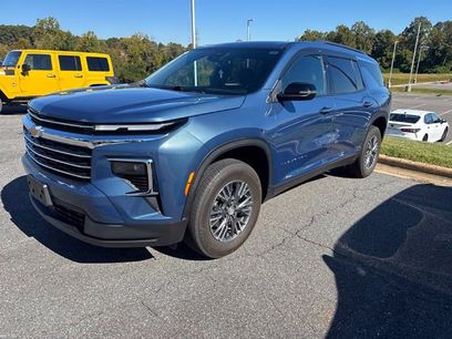 Used 2025 Chevrolet Traverse LT