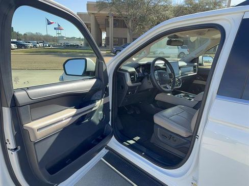 Used 2022 Ford Expedition XLT image 7