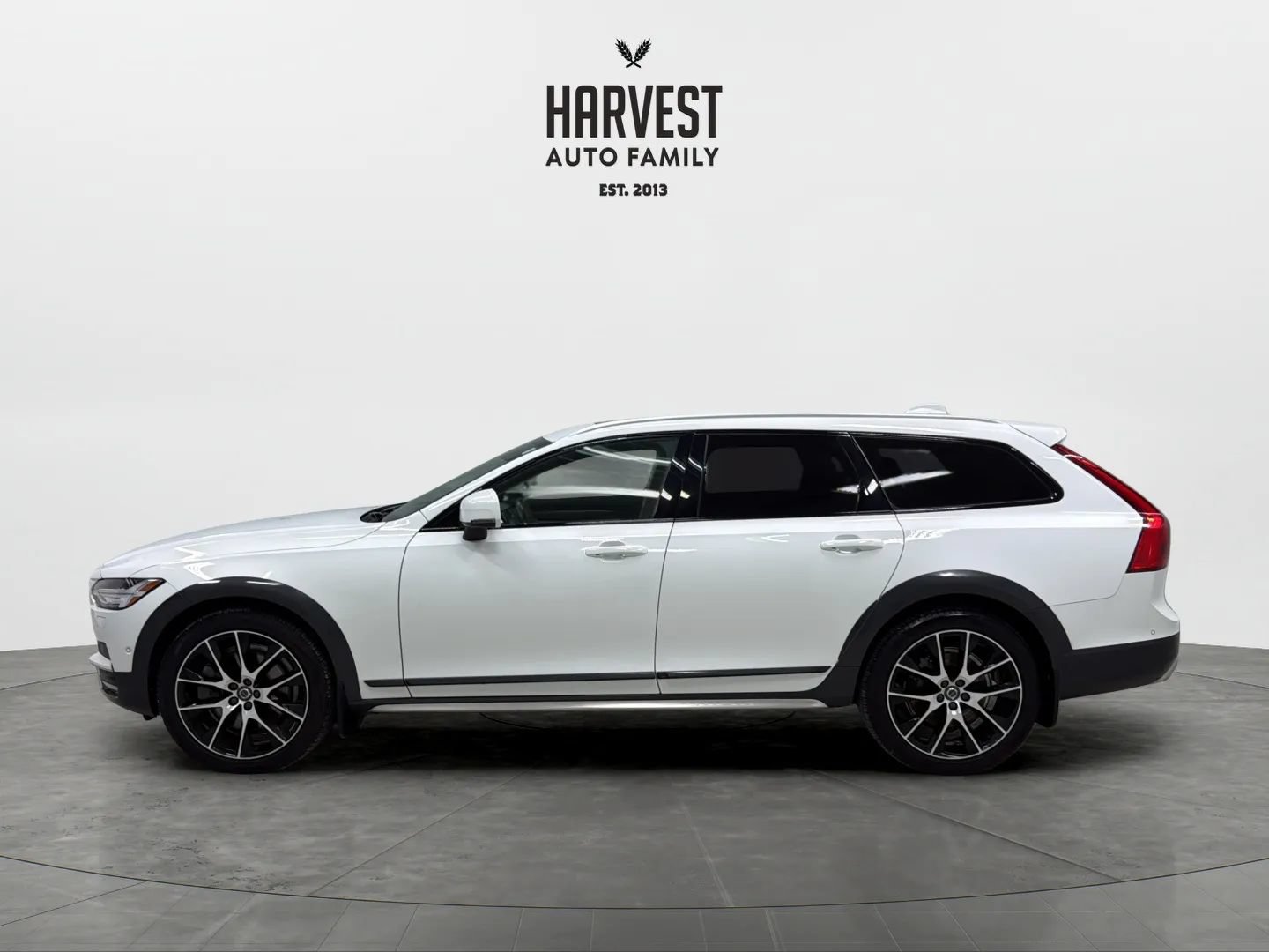 Used 2018 Volvo V90 T6 Cross Country w/ Convenience Package AWD/4WD image 2