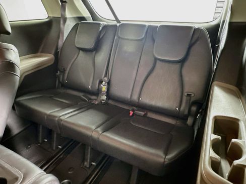 Used 2025 Kia Carnival FWD image 28
