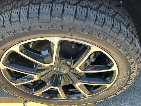 Used 2021 Chevrolet Suburban RST w/ Luxury Package RWD image 11