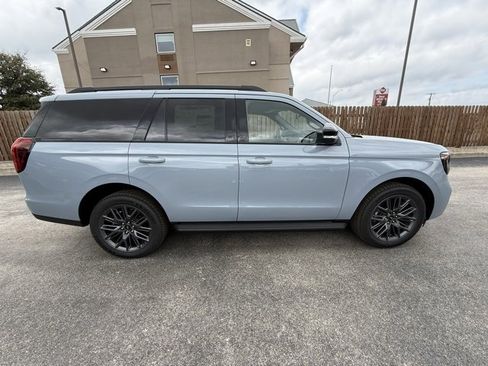 New 2026 Ford Expedition Platinum w/ Stealth Appearance Package image 4