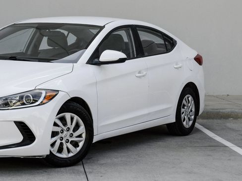 Used 2017 Hyundai Elantra SE FWD image 14