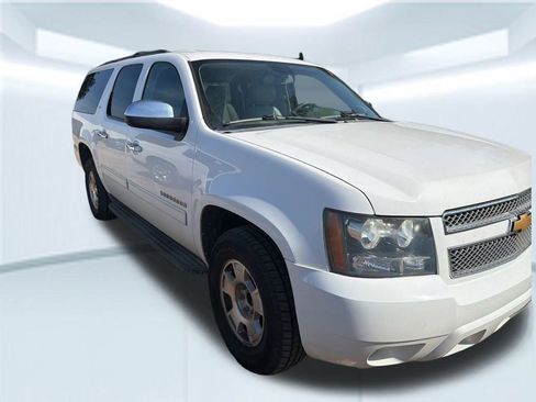 Used 2013 Chevrolet Suburban LT image 7