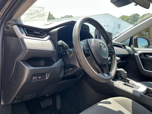 Used 2020 Toyota RAV4 XLE FWD image 8