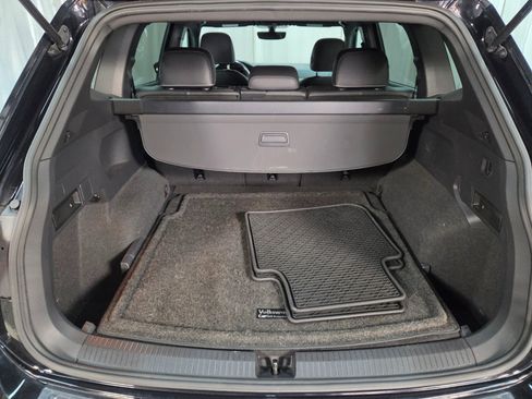 Used 2021 Volkswagen Tiguan SE R-Line image 8